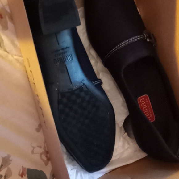 Monroe "Cindi" stretch material pump, kitten heal. - Picture 4 of 4